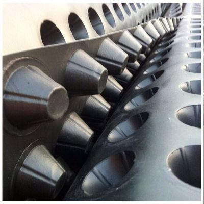 kualitas  Customized Drainage Board HDPE Foundation Drainage Mat 2m - 3m Width pabrik